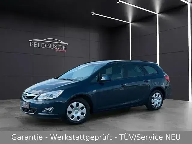 Gebraucht Opel Astra 101 PS (74 kW) 2012 Andere Limousine