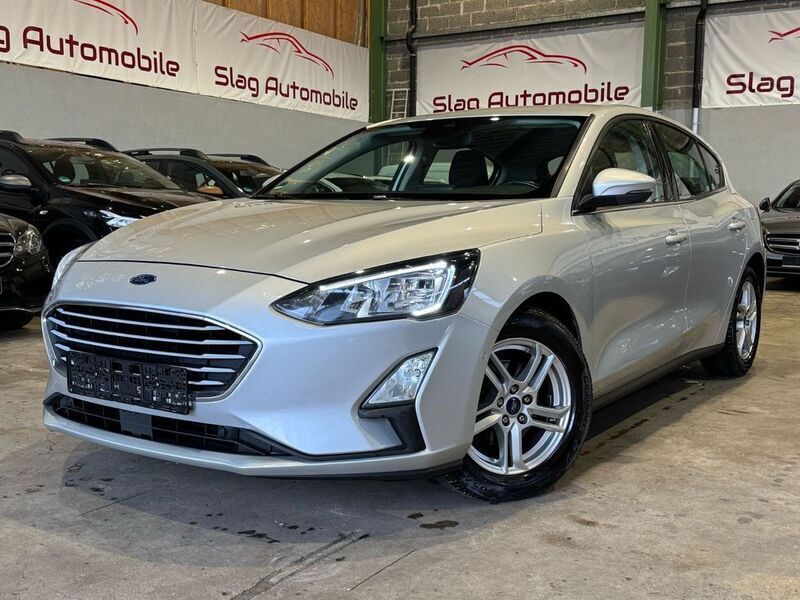 Silber Gebraucht 2020 Ford Focus Cool & Connect Limousine | 11.990 € - Bild 1/4