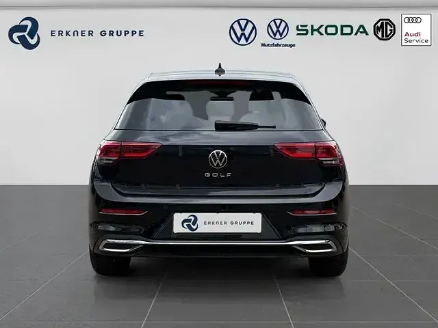 Gebraucht VW Golf VIII Move 116 PS (85 kW) 2024 Deep black perleffekt Limousine