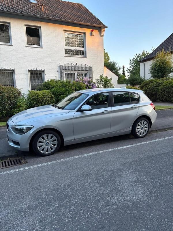 Silber Gebraucht 2012 BMW 116 Kleinwagen | 6.249 € - Bild 1/4