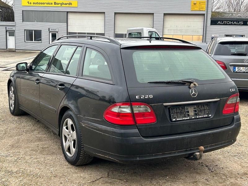 Gebraucht Mercedes E220 170 PS (125 kW) 2007 Schwarz Kombi