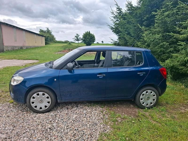 Blau Gebraucht 2009 Skoda Fabia Kleinwagen | 1.350 € (Superpreis) - Bild 1/4