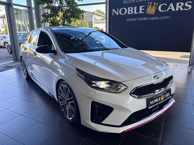 Deluxe white Gebraucht 2021 Kia ProCeed GT Kleinwagen | 24.990 € (Fairer Preis) - Bild 1/4