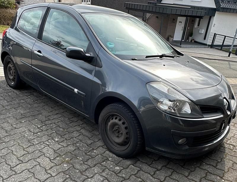 Gebraucht Renault Clio III 88 PS (64 kW) 2005 Grau Kleinwagen