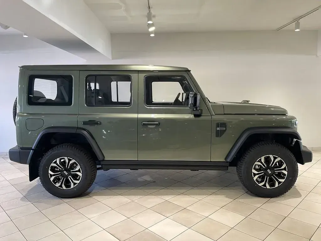 Neu BAW 212 166 PS (122 kW) 2026 Grün SUV