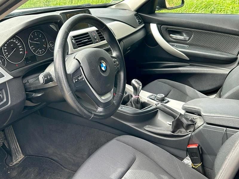 Gebraucht BMW 318 143 PS (105 kW) 2013 Schwarz Kombi