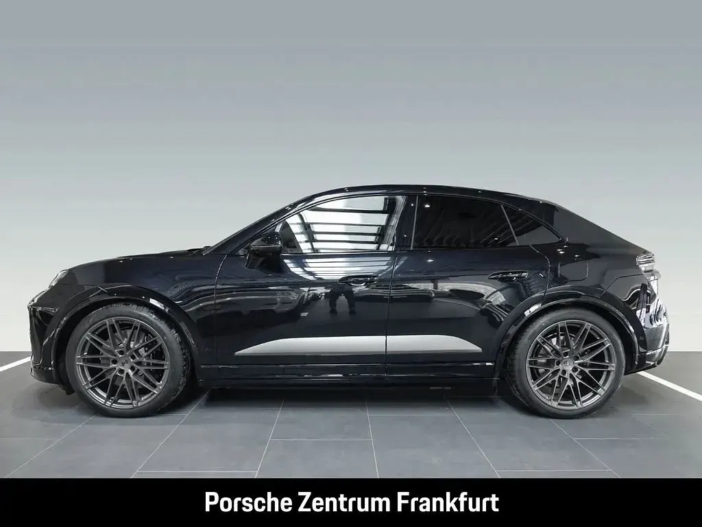 Gebraucht Porsche Macan 469 kW (639 PS) 2026 Tiefschwarzmetallic SUV