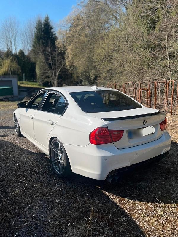 Brugt BMW 330 Performance 272 HK (200 kW) 2010 Hvid Sedan