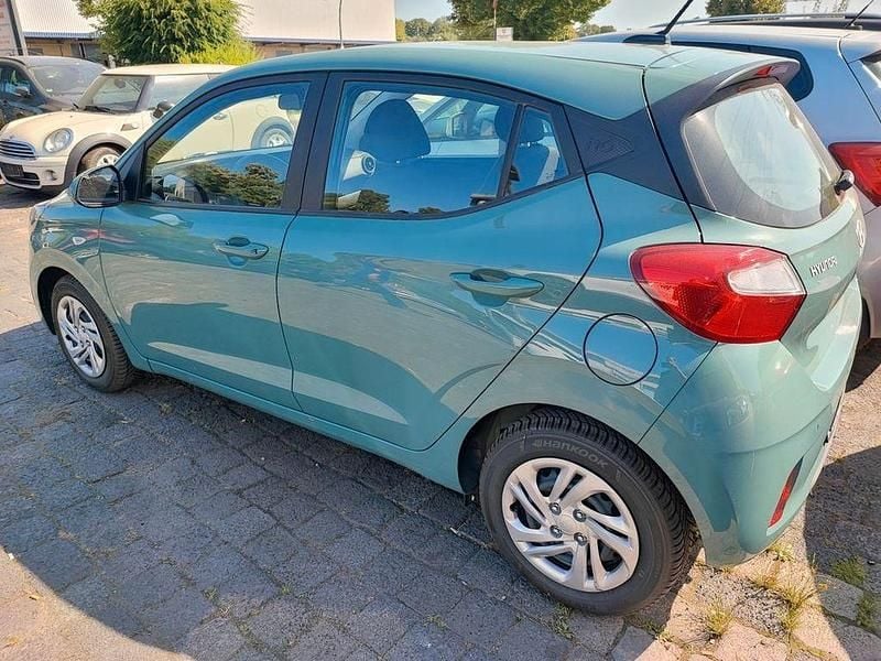 Grün Gebraucht 2024 Hyundai i10 Select Kleinwagen | 13.900 € (Guter Preis) - Bild 1/4
