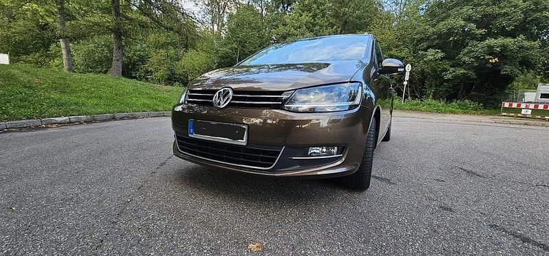 Braun Gebraucht 2011 VW Sharan Highline Van / Kleinbus | 10.900 € (Fairer Preis) - Bild 1/4