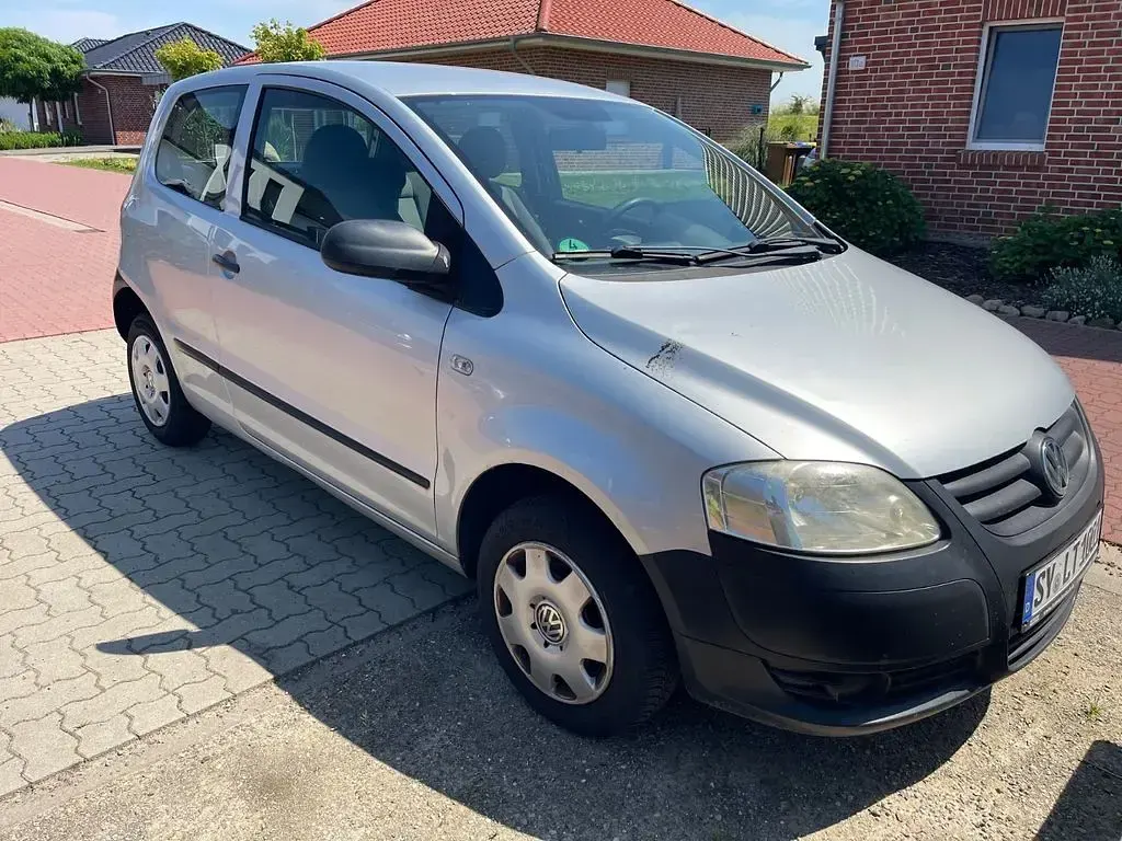 Gebraucht VW Fox 54 PS (39 kW) 2007 Silber Kleinwagen