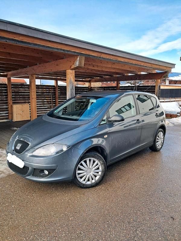 Grau Gebraucht 2007 Seat Altea Reference Limousine | 2.690 € (Fairer Preis) - Bild 1/4