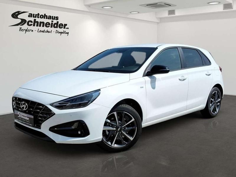 Atlas white Neu 2025 Hyundai i30 Advantage Limousine | 25.990 € (Teuer) - Bild 1/4