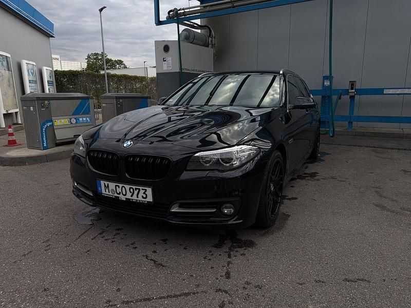 Schwarz Gebraucht 2014 BMW 520 Performance Kombi | 9.380 € (Superpreis) - Bild 1/4