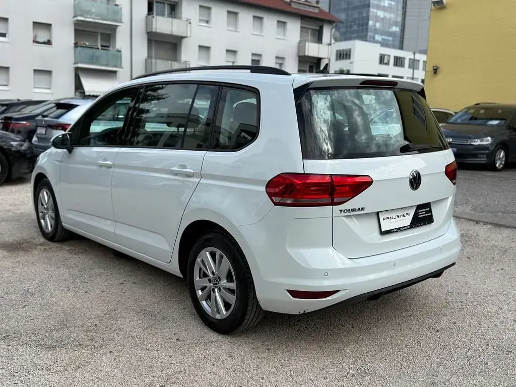 Gebraucht VW Touran Comfortline 150 PS (110 kW) 2021 Weiß Van / Kleinbus