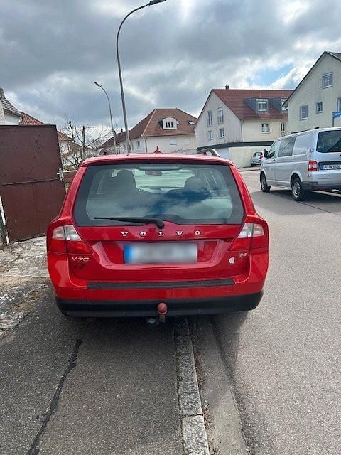 Gebraucht Volvo V70 186 PS (136 kW) 2008 Rot Kombi