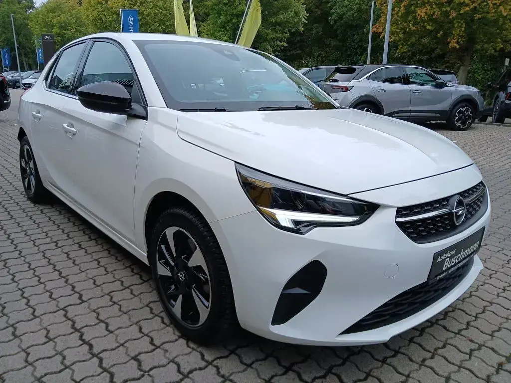 Używany Opel Corsa-e Elegance 100 kW (136 KM) 2022 Biały Hatchback
