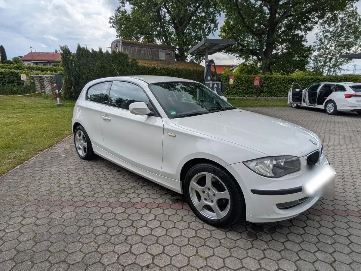 Gebraucht BMW 116 122 PS (89 kW) 2010 Weiß Kleinwagen
