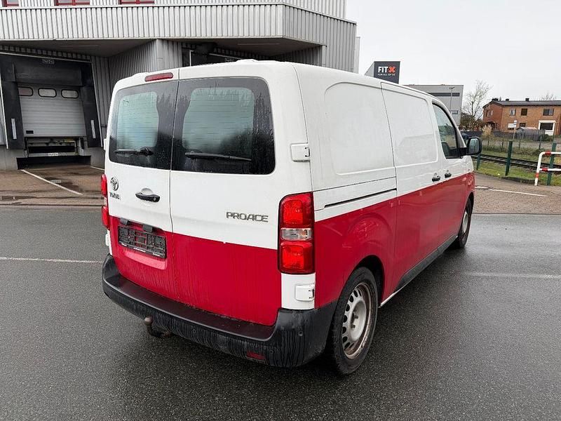 Gebraucht Toyota Proace 116 PS (85 kW) 2018 Weiß Van / Kleinbus