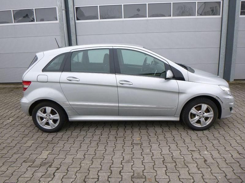 Gebraucht Mercedes B180 109 PS (80 kW) 2008 Silber Van / Kleinbus