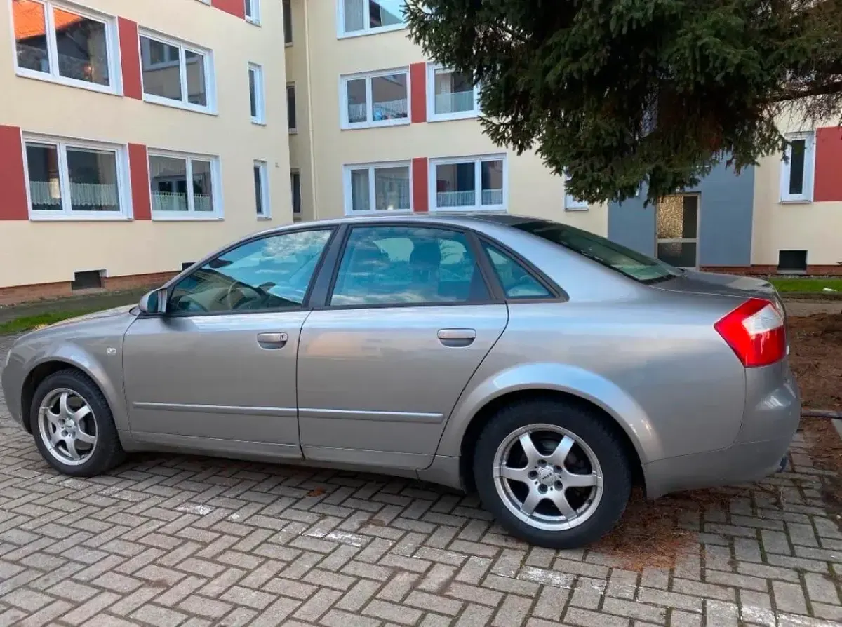 Gebraucht Audi A4 163 PS (119 kW) 2004 Grau Limousine