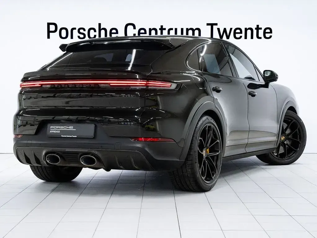 Gebraucht Porsche Cayenne Turbo E-Hybrid 740 PS (544 kW) 2024 Schwarz SUV