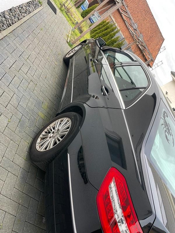 Gebraucht Mercedes E300 231 PS (169 kW) 2012 Schwarz Limousine