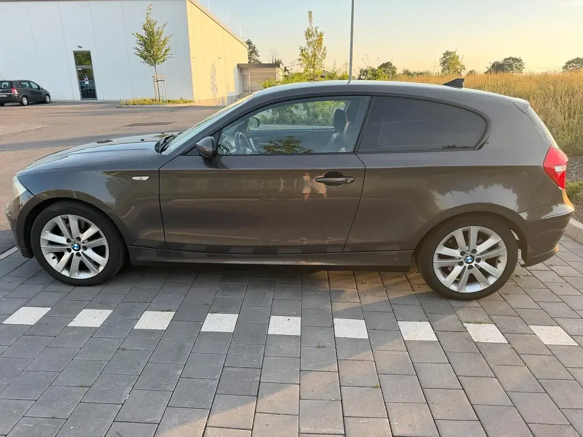 Gebraucht BMW 123 204 PS (150 kW) 2009 Braun Kleinwagen
