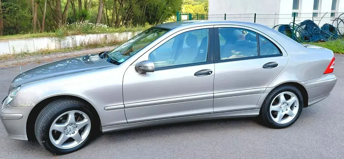Gebraucht Mercedes C180 Classic 143 PS (105 kW) 2006 Gold Limousine