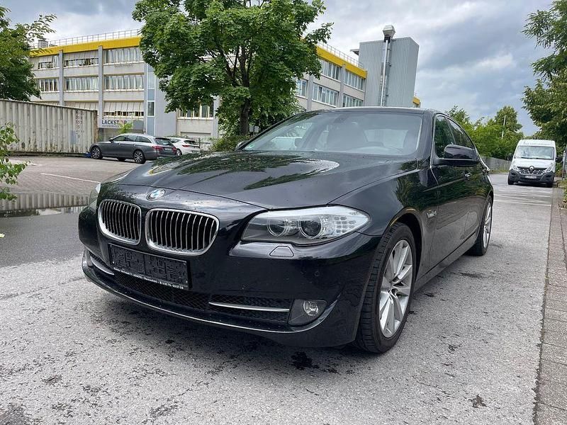 Schwarz Gebraucht 2011 BMW 520 Sport Line Limousine | 9.990 € (Superpreis) - Bild 1/4