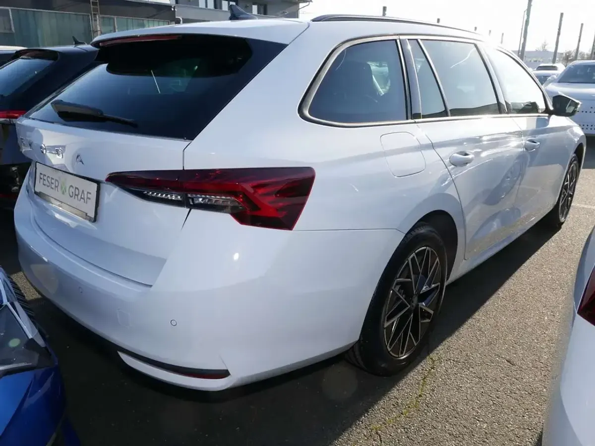 Neu Skoda Octavia 150 PS (110 kW) 2026 Moon weiss Kombi
