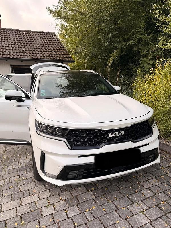 Weiß Gebraucht 2023 Kia Sorento Platinum SUV | 48.500 € - Bild 1/4