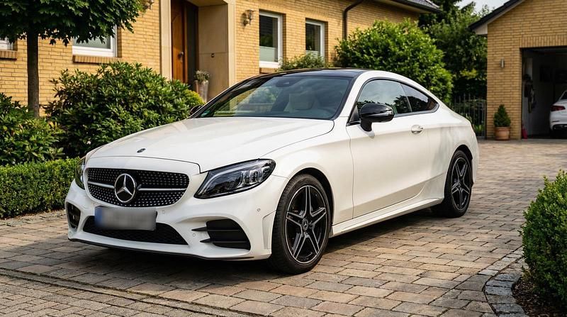 Gebraucht Mercedes C300 AMG line 258 PS (189 kW) 2018 Weiß Coupé