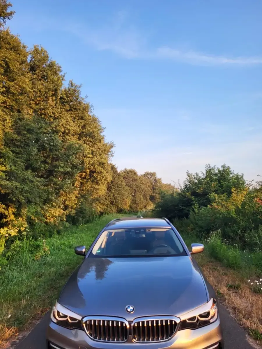 Gebraucht BMW 520 190 PS (139 kW) 2018 Grau Kombi
