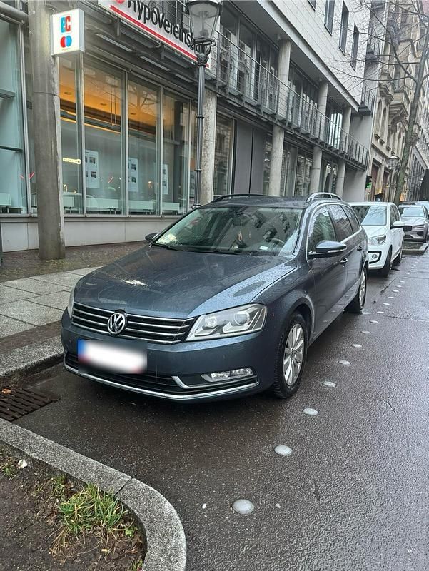 Gebraucht VW Passat 140 PS (102 kW) 2012 Grau Kombi