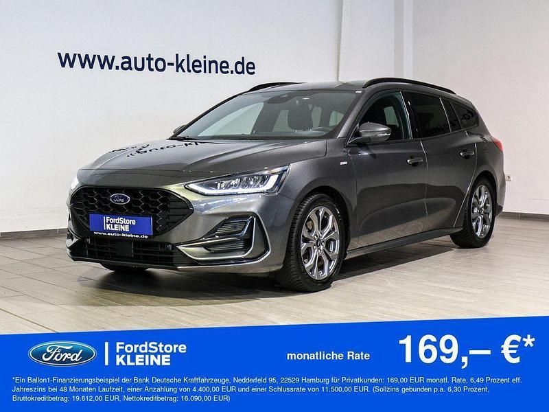 Grau Gebraucht 2024 Ford Focus ST-Line Limousine | 20.490 € (Fairer Preis) - Bild 1/4