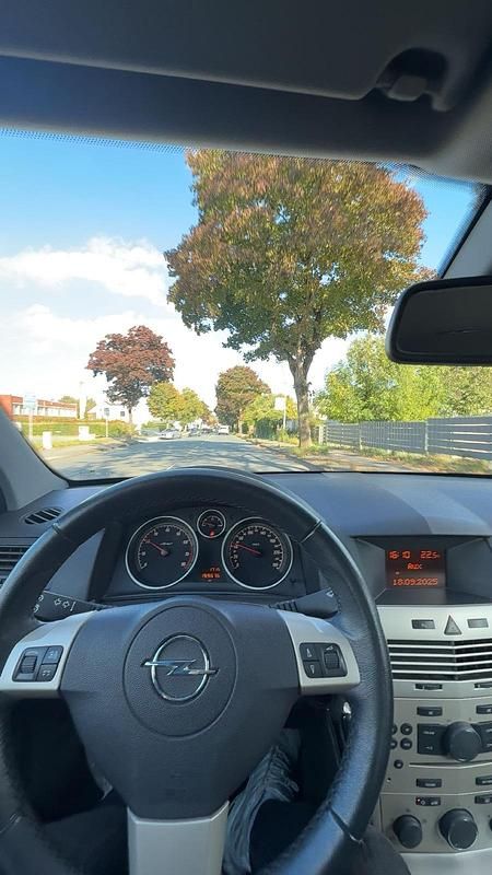 Gebraucht Opel Astra GTC 90 PS (66 kW) 2008 Schwarz Coupé