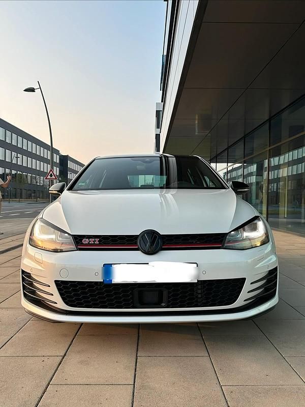 Weiß Gebraucht 2016 VW Golf VII GTI Limousine | 18.499 € (Fairer Preis) - Bild 1/4