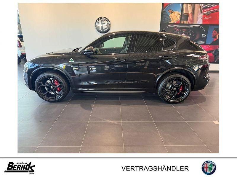 Neu Alfa Romeo Stelvio Quadrifoglio 519 PS (381 kW) 2025 Nero vulcano metallic SUV