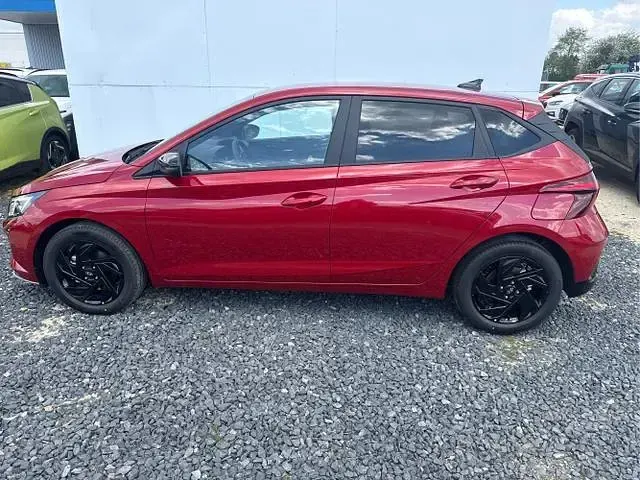 Neu Hyundai i20 90 PS (66 kW) 2026 (dragon red wr7) Kleinwagen