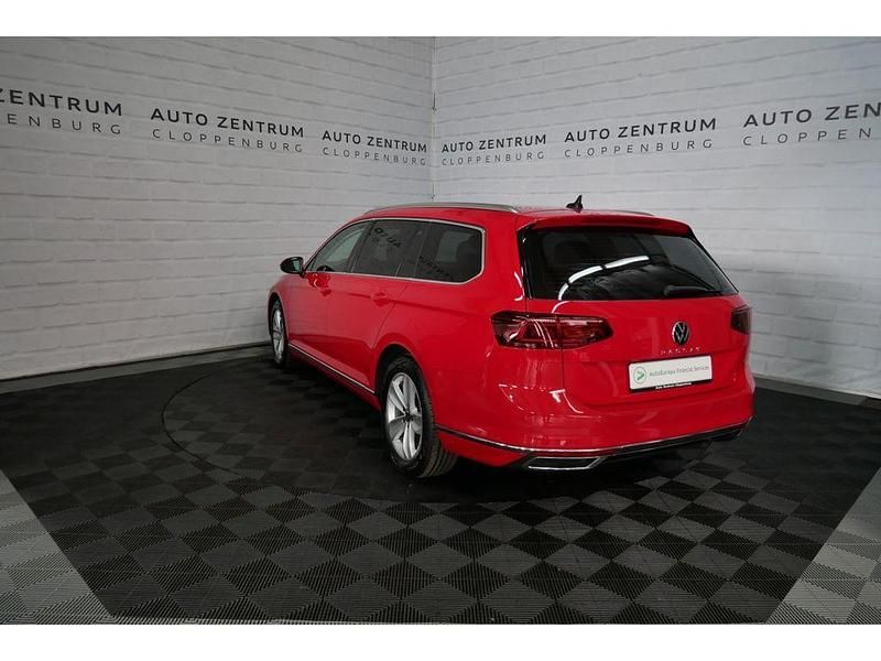 Gebraucht VW Passat Elegance 150 PS (110 kW) 2022 Rot Kombi