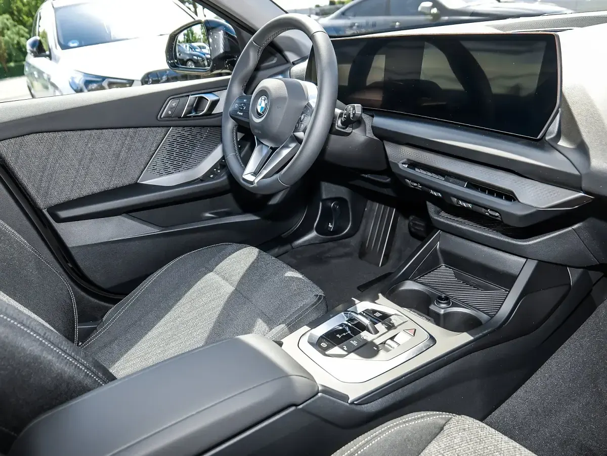 Neu BMW 120 170 PS (125 kW) 2026 Thundernight metalli Kleinwagen