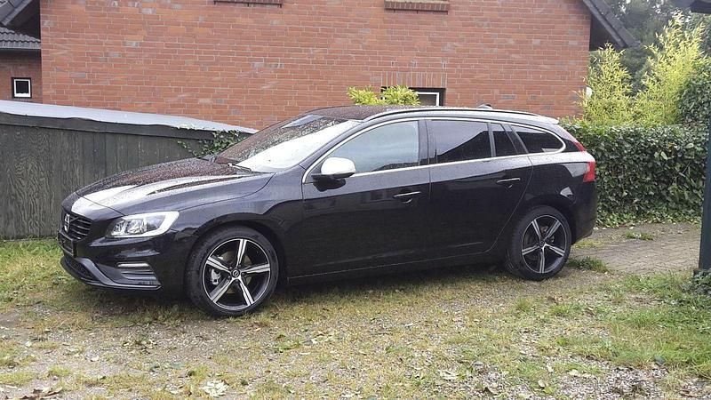 Gebraucht Volvo V60 R-Design 190 PS (139 kW) 2016 Schwarz Kombi
