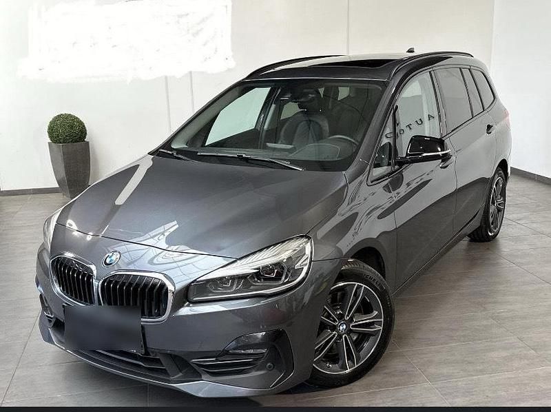 Grau Gebraucht 2022 BMW 220 Gran Tourer Sport Line Van / Kleinbus | 27.800 € (Etwas zu teuer) - Bild 1/4