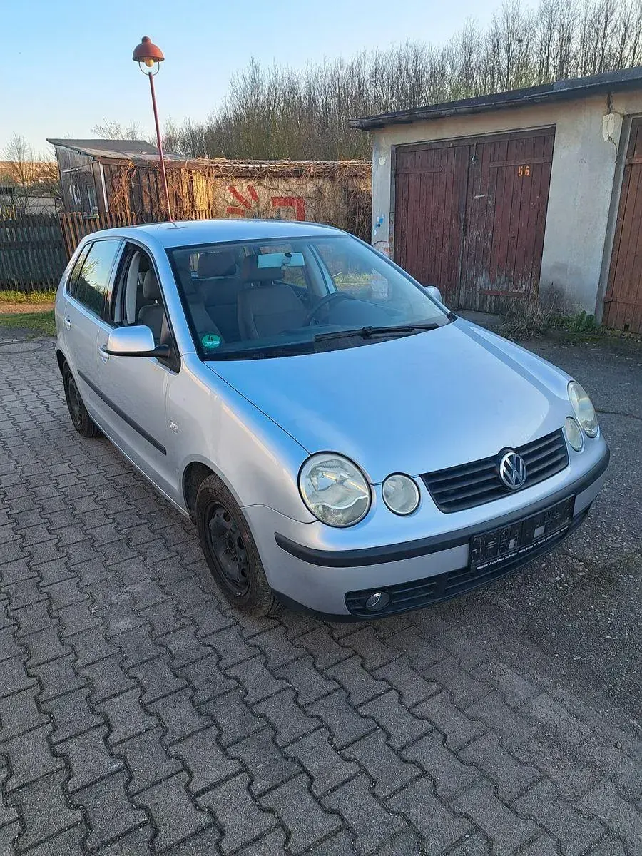 Gebraucht VW Polo Basis 75 PS (55 kW) 2001 Silber Limousine