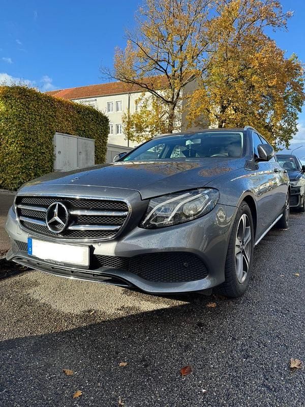 Grau Gebraucht 2019 Mercedes E200 Avantgarde Kombi | 25.700 € (Fairer Preis) - Bild 1/4