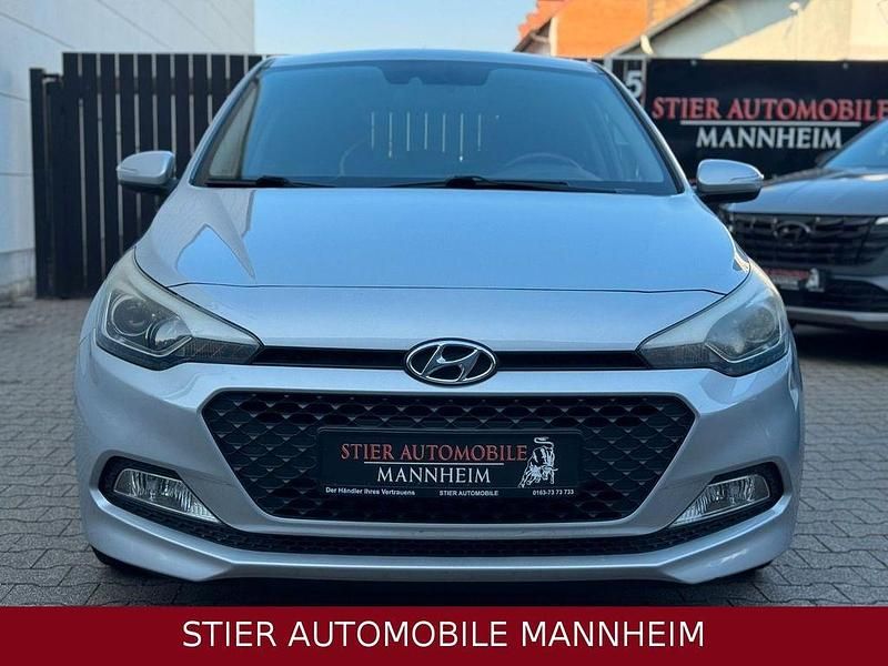 Gebraucht Hyundai i20 YES! 84 PS (61 kW) 2015 Silber Limousine