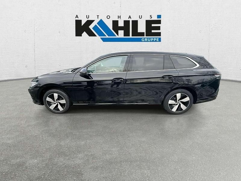 Neu VW Passat IQ Drive 150 PS (110 kW) 2026 Grenadillschwarz metallic Kombi
