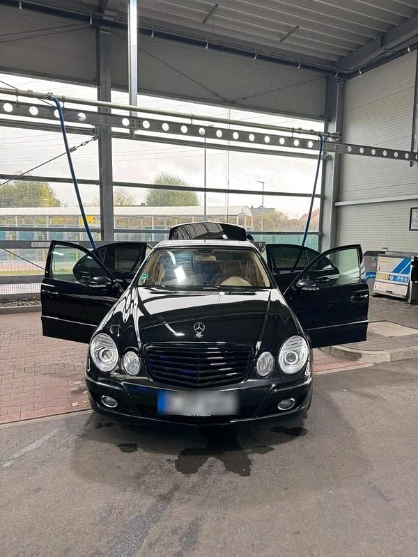 Schwarz Gebraucht 2007 Mercedes E350 Limousine | 8.000 € (Guter Preis) - Bild 1/4
