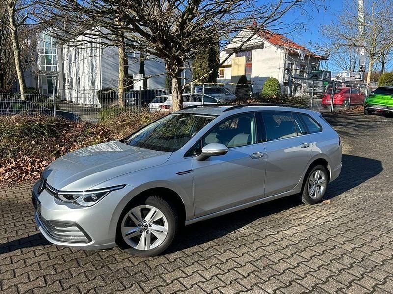 Gebraucht VW Golf VIII Style 131 PS (96 kW) 2024 Silber Kombi